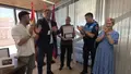 Alberto Alonso recibe el reconocimiento del Ayuntamiento de Guijuelo tras 35 años de servicio como policía local