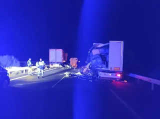 Colisión entre dos camiones en la A-62 | Guardia Civil