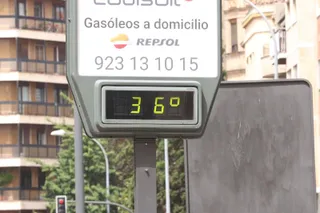 Un termómetro marca 36 grados en una jornada de intenso calor en Salamanca.