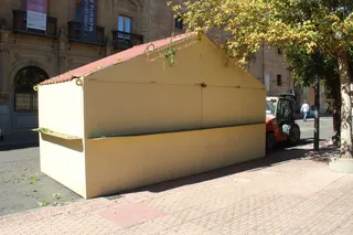 Puesta de casetas feria de día en la plaza de los Bandos, Feria de Día 2023