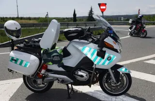 Moto guardia Civil control tráfico. Archivo