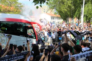Recibimiento de Unionistas al autobús en la previa del partido ante el Tarazona. FOTO: Unionistas