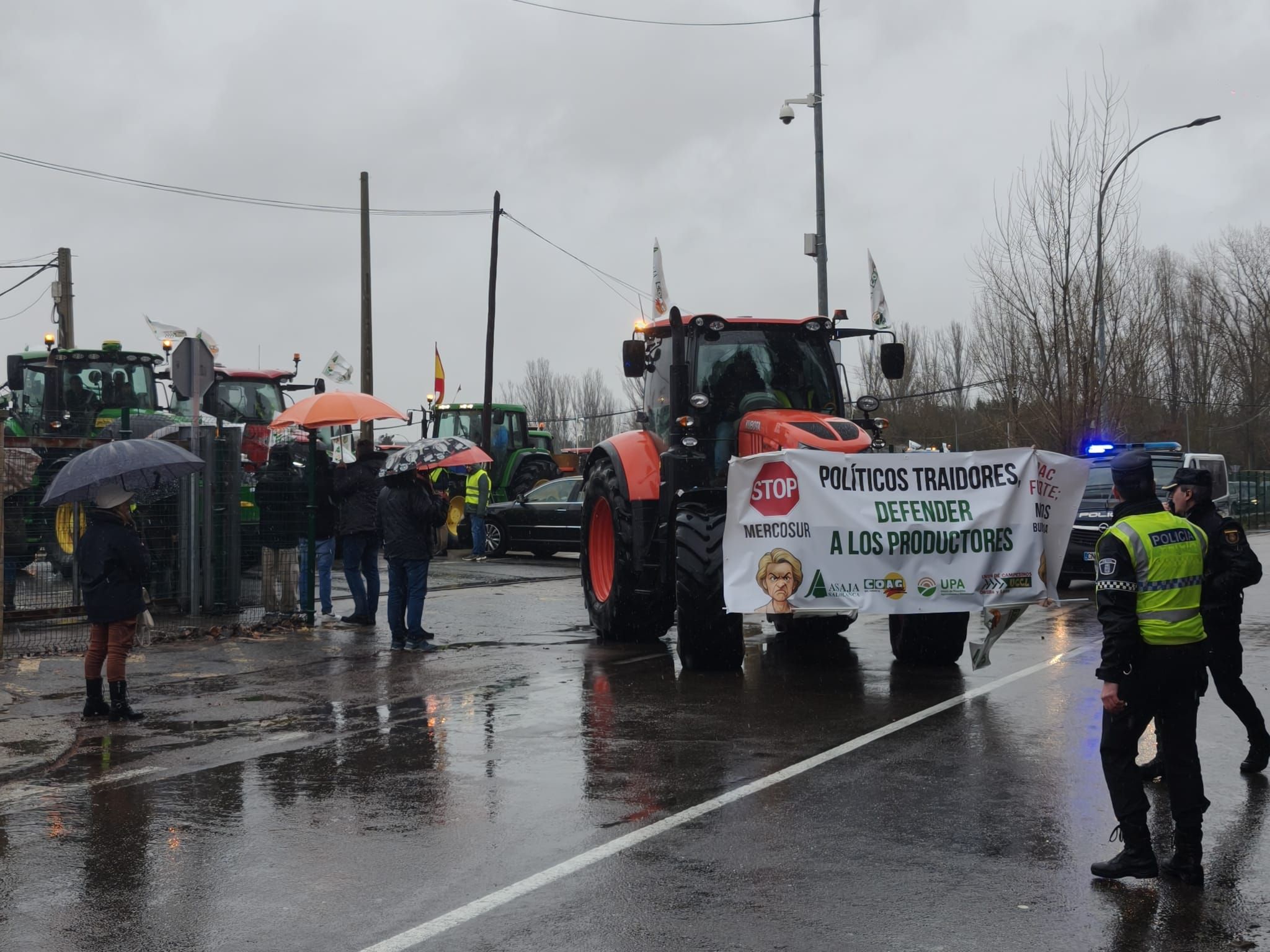 Se inicia la marcha agraria por las calles de Salamanca encabezada por tractores y vehículos de campo