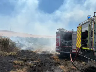 Declarado un incendio en un solar en el término municipal de Alba de Tormes