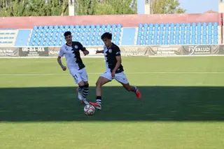 Hugo de Bustos y Retu, en un duelo amistoso de pretemporada.