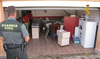 Roban los muebles de dos chalés en Carrascal de Barregas para ‘okupar’ otros dos en la misma urbanización