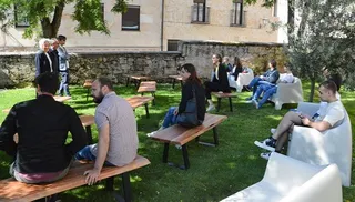 La Facultad de Filología y el Vicerrectorado de Estudiantes promueven un nuevo ecoaula en el edificio de Anayita