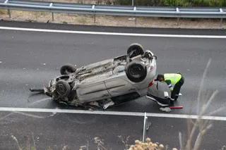 Vuelco de un turismo en la A 62, a la altura de Castellanos de Moriscos (2)