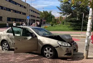 Choque de un vehículo en el Campus Unamuno.