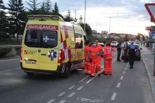 Un turismo atropella a una joven en Santa Marta (5)