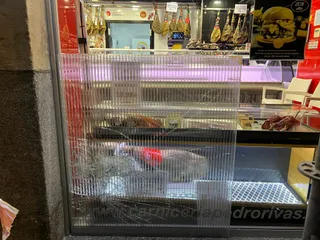 Rompen el cristal de una carnicería de la avenida de Italia a la que intentan robar. Fotos S24H
