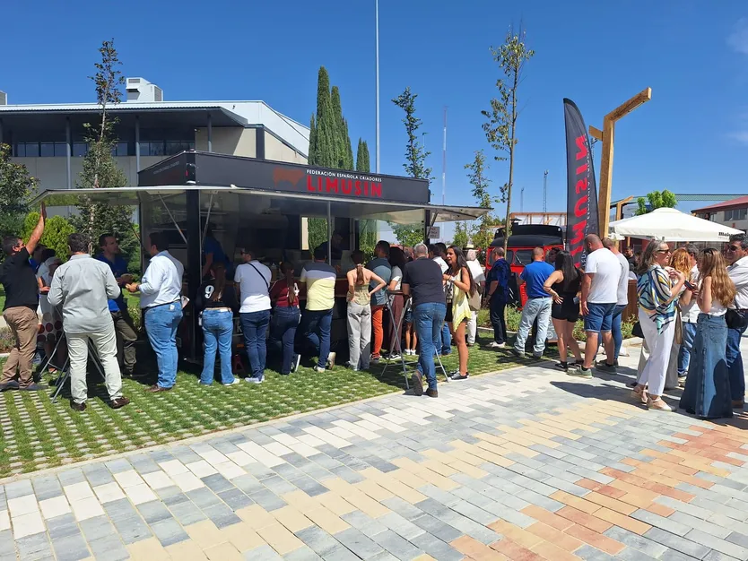 Food Truck Limusín Salamaq