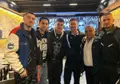 El Grupo Hijos De La Ruina Con El Empresario Antonio Hidalgo En El Restaurante Nero