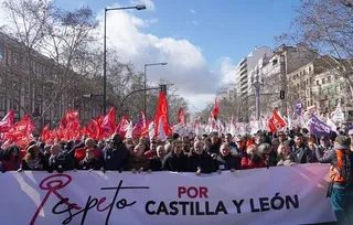 Miles de personas inician la marcha para exigir a la Junta %22Respeto por Castilla y León%22