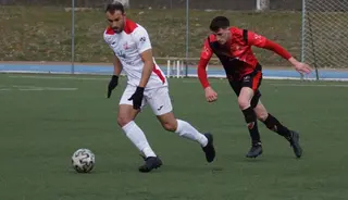 Partido de fútbol en el campo de Carbajosa