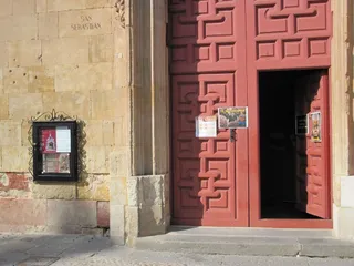 Cartelería en fachadas de monumentos