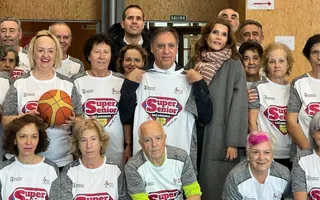 Visita de Carbayo a los participantes en el programa 'SuperSénior baloncesto'. Fotos S24H (3)