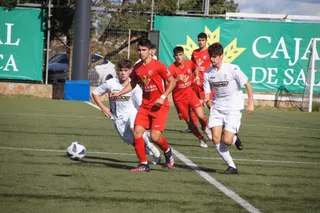 Imagen del partido entre Santa Marta LN y Fútbol Peña / FOTO SALAMANCA24HORAS.COM