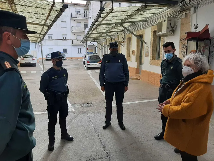 dVisita de la subdelegada del Gobierno a la compañía de la Guardia Civil en Ciudad Rodrigownload 1