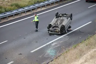 Vuelco de un turismo en la A 62, a la altura de Castellanos de Moriscos (1)