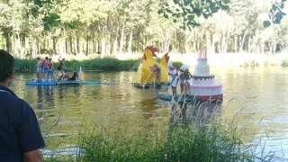 Tradicional paseo de barcas en Encinas