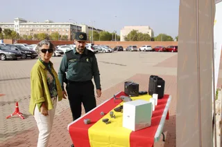 La Guardia Civil presenta un dron donado por Caja Rural de Salamanca
