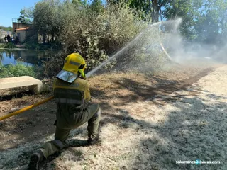Incendio en las playas de Alba de Tormes (6)