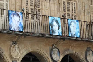 GALERÍA | Original homenaje al escritor Federico García Lorca en la Plaza Mayor