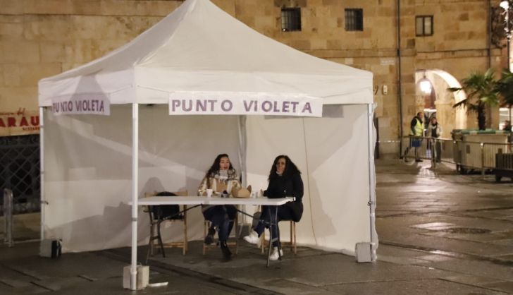 Punto violeta en la plaza del Poeta Iglesias