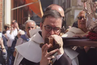 Traslado de Santa Teresa de Jesús al sepulcro en Alba de Tormes (1)