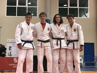 Luchadores del Doryoku en el Campeonato de Judo