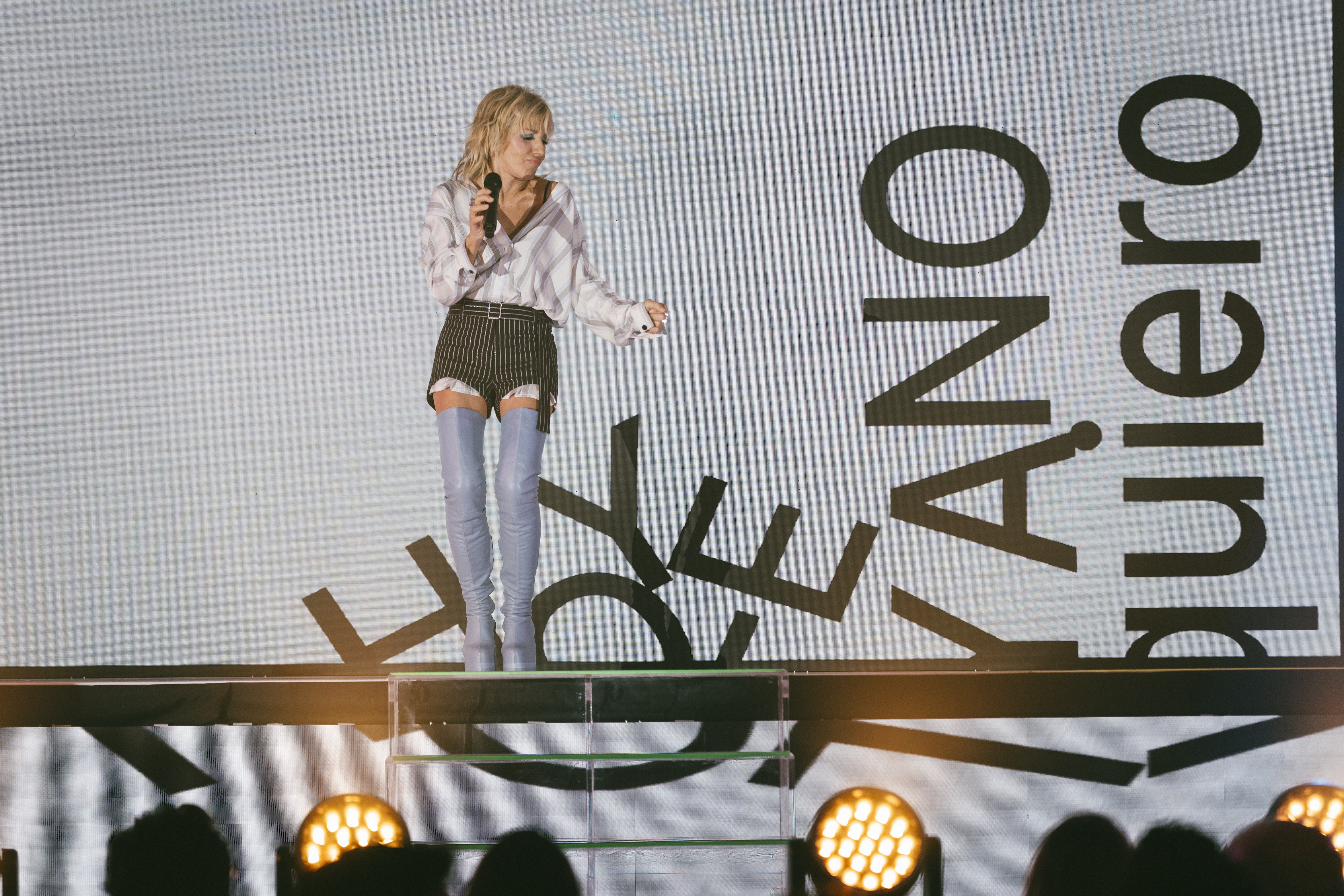 Ana Torroja actuando en uno de sus conciertos - Ana Torroja