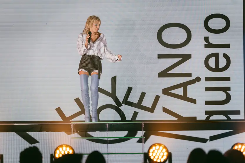 Ana Torroja actuando en uno de sus conciertos - Ana Torroja