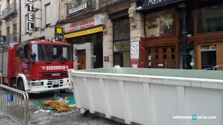 Bomberos en la Rúa Edificio