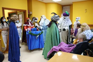 Cabalgata de Reyes con reparto de regalos a los residentes de la Residencia Asistida Diputación