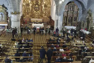 Un momento del concierto de la Escuela de dulzaina y percusión tradicional de Macotera.