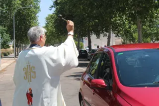Bendición de vehículos por San Cristóbal 2025 en Salamanca | Belén Hurtado