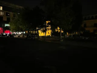 Un fallo en un diferencial deja a oscuras la plaza de los Bandos durante una hora