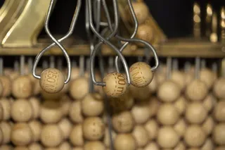 Bolas con premios del Bombo de la Lotería de Navidad | Foto: EP