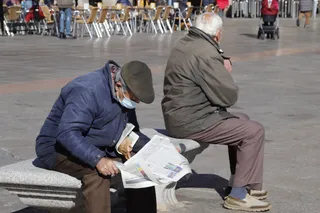 Gente en Salamanca en invierno