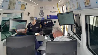 Vehículo VIDOC para tramitar DNI y pasaporte