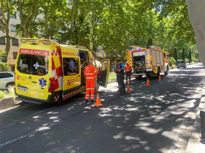Colisión Entre Una Ambulancia Y Una Furgoneta En El Paseo De Carmelitas (3)