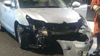 Vehículo accidentado en la calle Valencia