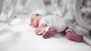 Bebe prematuro. Foto de archivo