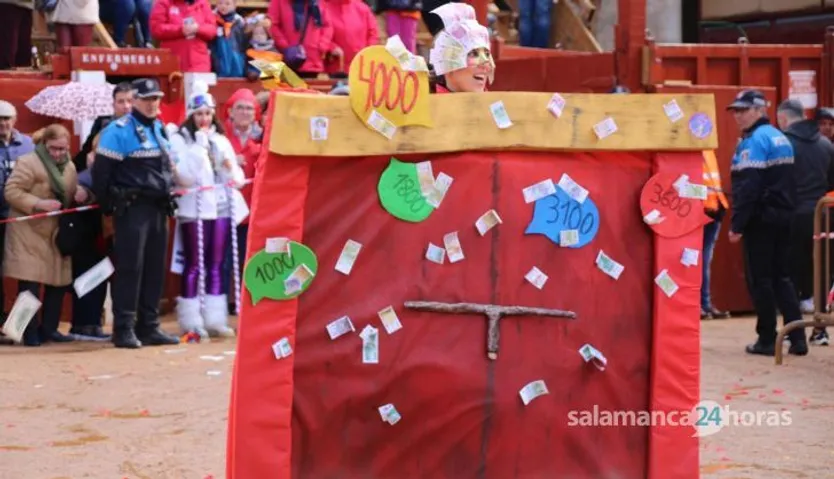 Desfile de disfraces callejeros del Carnaval del Toro. Foto: Verónica Tapia
