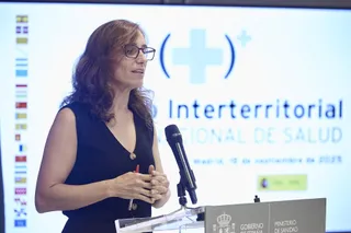 La ministra de Sanidad, Mónica García, durante una rueda de prensa tras presidir, de forma telemática, la reunión del Consejo Interterritorial del Sistema Nacional de Salud (CISNS). - Jesús Hellín - Europa Press