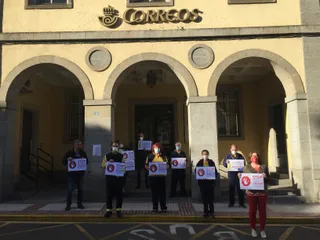 Los trabajadores de Correos de Béjar protestan ante "el desguace de la mayor empresa pública del país"