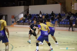 Javi Baz, en el choque ante Villa de Luanco.