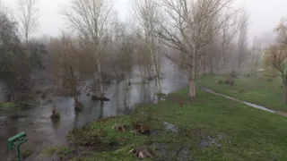 Crecida del río Tormes a su paso por el Puente Romano