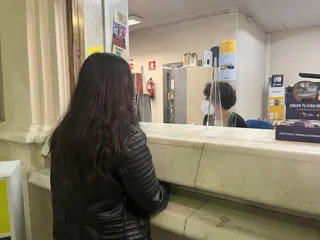 Una joven de 18 años solicita el Bono Cultural Joven. EP